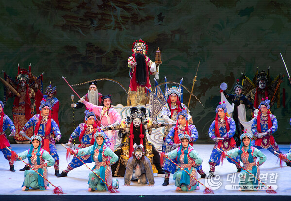 Photo shows the Chinese opera performance during the 2024 Chinese opera (Kunshan) festival opening in Kunshan, east China's Jiangsu Province on September 5. (Provided by Kunshan Converged Media Center)