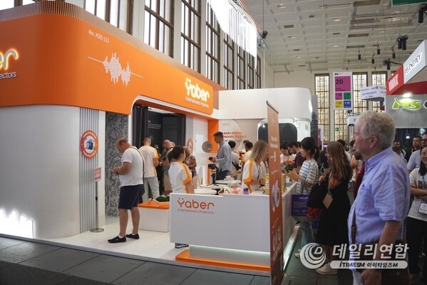 Yaber Booth On-Site