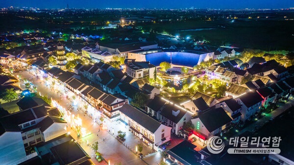 Photo provided by the Integrated Media Center of Kunshan City shows the Zhouzhuang Town lantern exhibition area in Kunshan City of Jiangsu Province, Sept. 13, 2024.