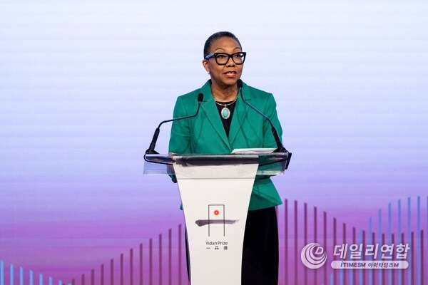 Alicia Herbert, Director of Education, Gender and Equality and Special Envoy for Gender Equality at the United Kingdom Foreign, Commonwealth and Development Office, shared with 2024 Yidan Prize Summit audience on systematically fostering resilience in education to prepare for an uncertain future in her keynote speech.