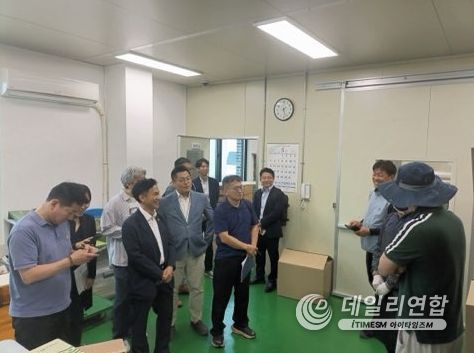 송명달 해양수산부 차관이 중리 어촌체험마을을 방문했다.