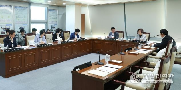 “전체의원 간담회 사진”