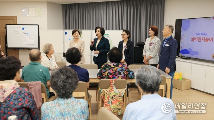신계용 과천시장, 시에서 양성한 신중년 강사들이 진행하는 ‘실버인지놀이 교실’ 현장 방문