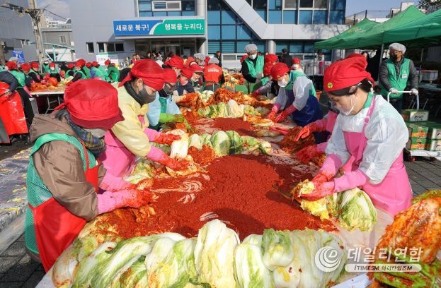 대구북구새마을회, 따뜻한 겨울나기 '2024 사랑의 김장 나눔'