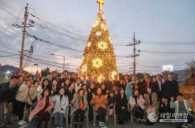 성탄절 트리 점등식 및 희망상자 전달식(12월 1일)