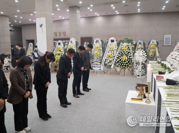 영도구의회, 제주항공 여객기 사고 희생자 합동분향소 조문