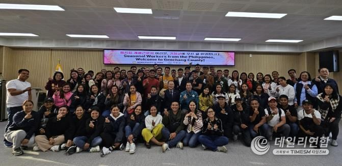 공공형 계절근로자 입국단체사진