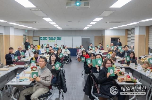 시흥 사람책은 함께 모여 의견을 나누며 발전방향을 찾아나가고 있다