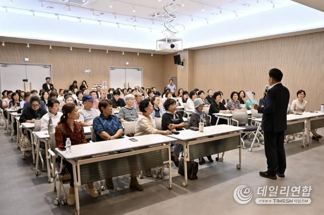 고령친화음식 공개강좌 교육생 격려(양평군수)