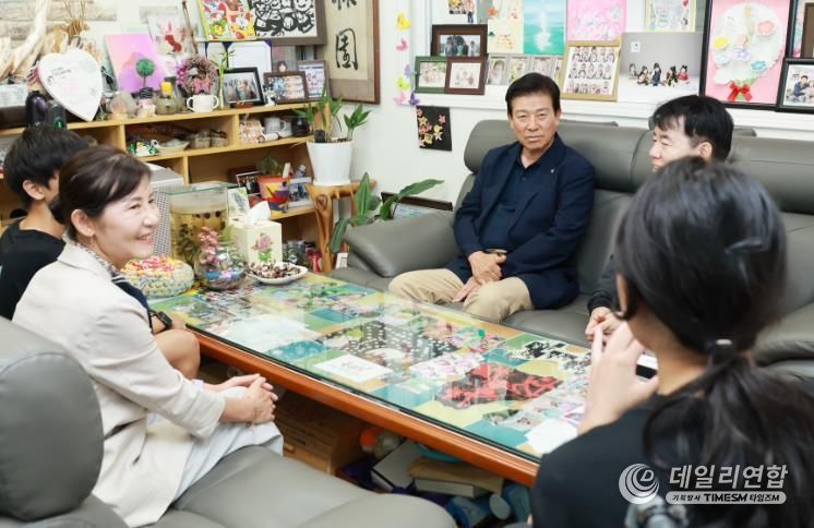 박범인 금산군수 추석 명절 위문 방문 모습