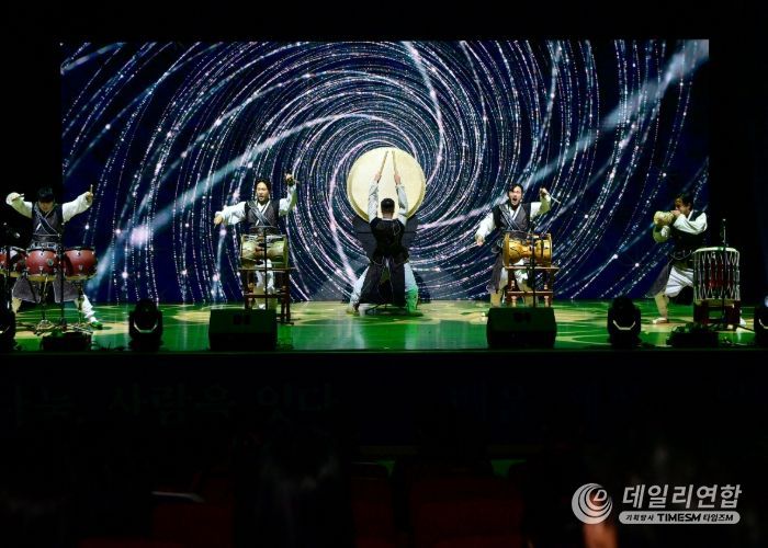 지난 9월 15일 장성아카데미 30주년 기념 공연을 맡은 '빛춤타'. 장성군 제공