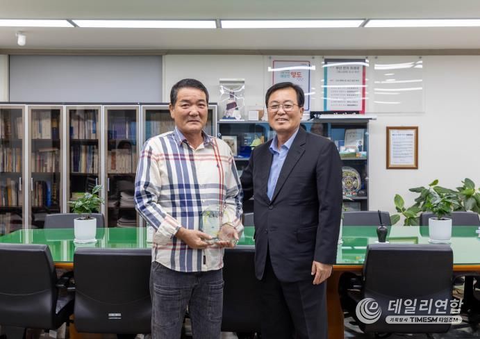 영도구, 화재 현장 구조 의인 감사패 전달