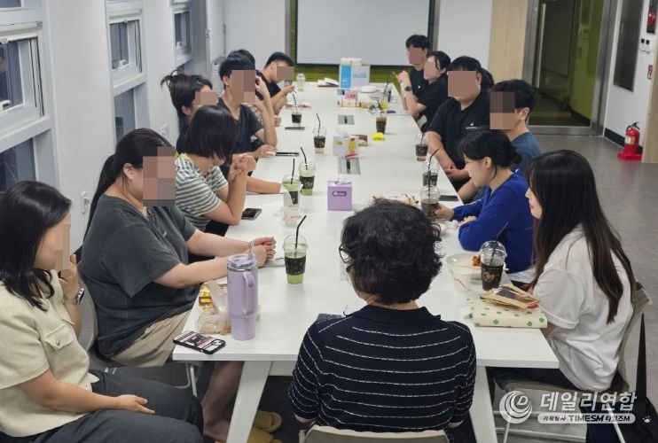 ‘광산 청년온가’ 입주민 간담회에 청년들이 모여 이야기를 나누고 있다.