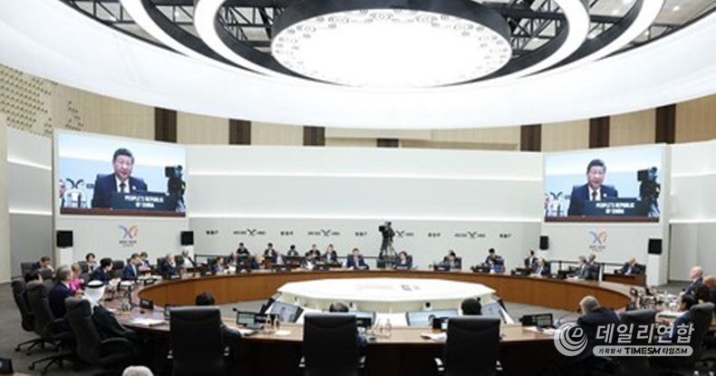 31일 오전 '제32차 APEC 경제체 지도자회의' 제1세션에서 연설 중인 시 주석. (사진/신화통신)