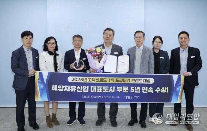 가세로 군수 및 공직자들.