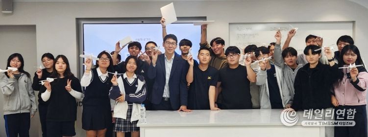 경상국립대학교 우주항공대학 Hi-CSA 진로부트캠프 및 우주항공꿈키움프로젝트 수업 장면