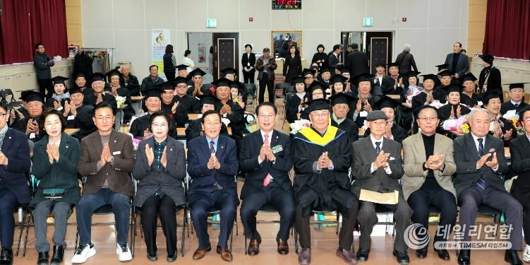 대한노인회 괴산군지회, 제43기 노인대학 졸업식 성료