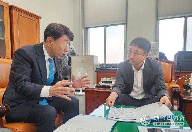 우범기 전주시장, 국가 예산 확보 위한 막바지 ‘총력전’ (왼쪽부터 우범기 전주시장, 한병도 예결위원장)