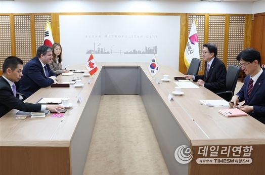 박형준 시장, 필립 라포튠 주한캐나다대사 접견