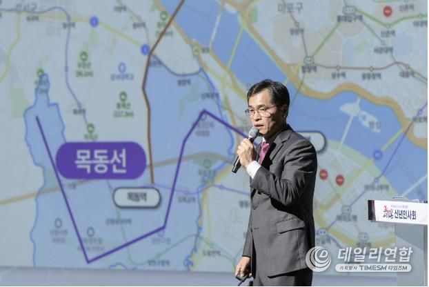 ‘2026년 신년인사회’에서 주요 정책을 발표중인 이기재 양천구청장