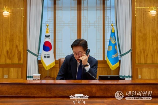 '또 럼' 베트남 당서기장 연임 축하 통화(청와대)