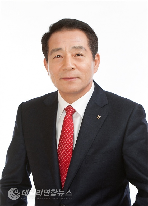장승포 농협조합장에 당선된 권순옥(61현 조합장)