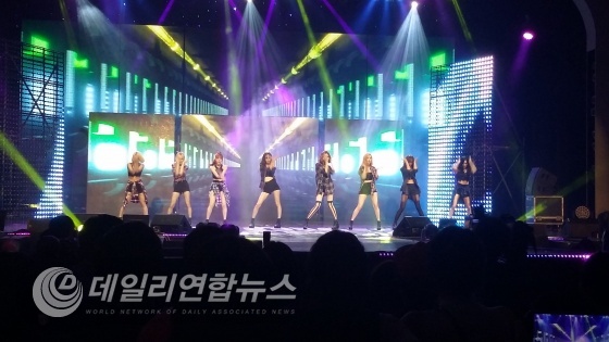 중국 텐센트 K-POP 라이브 생방송을 하고 있는 소녀시대